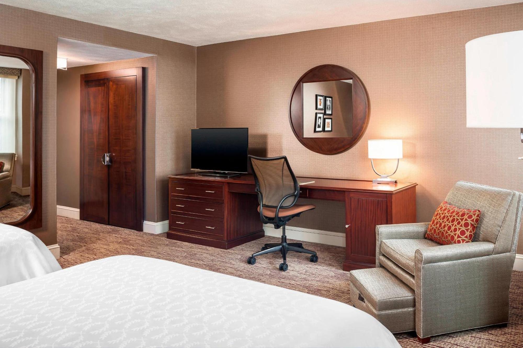 Sheraton Commander Hotel