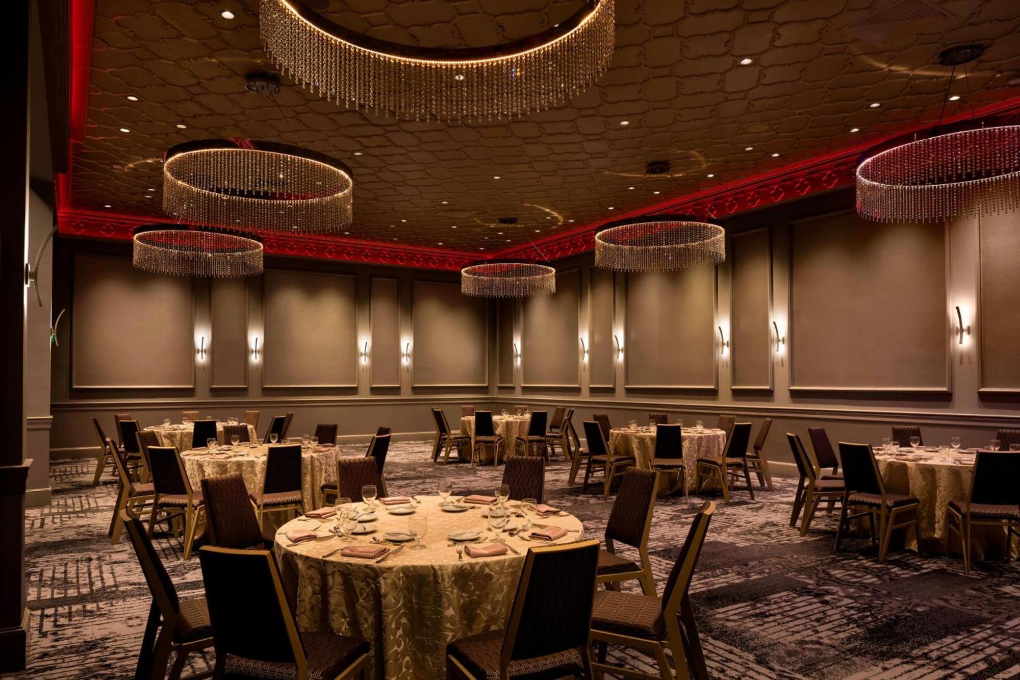 Sheraton Commander Hotel 4*